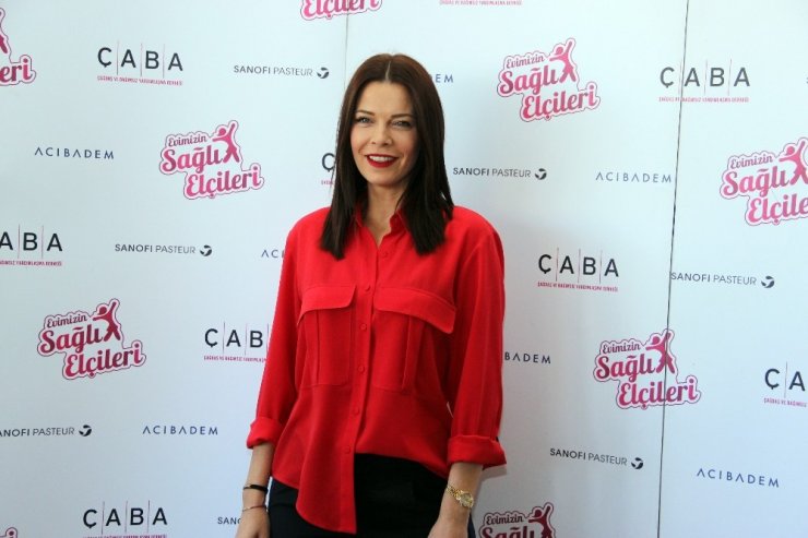 Saba Tümer ‘Kahkaha Kulübü’ kuruyor