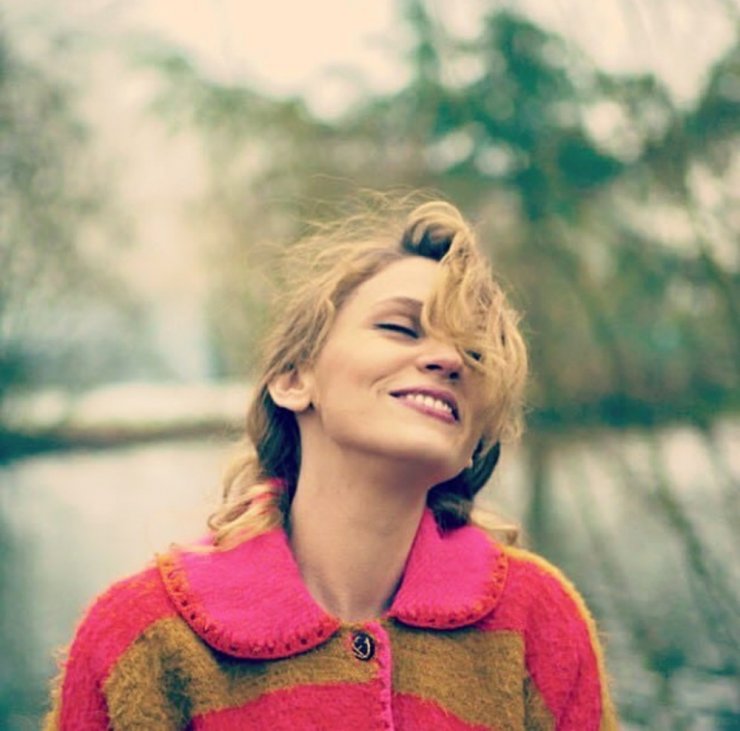 Oyunculuktan şarkıcılığa transfer