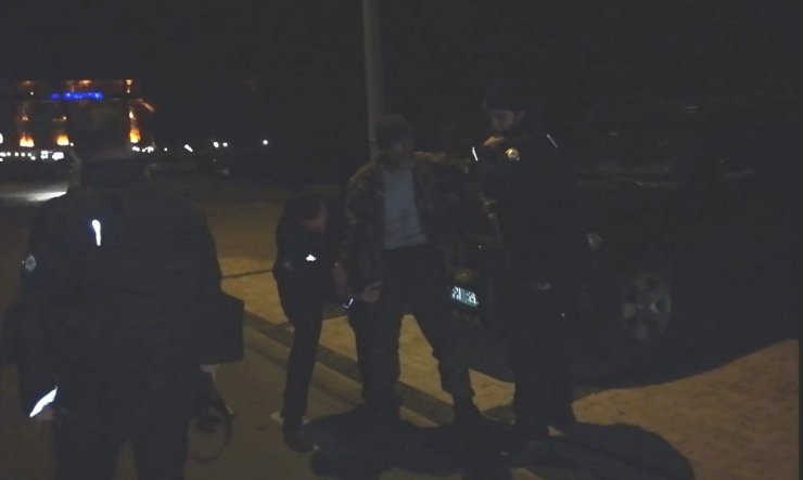 Bursa’da eli silahlı şahıs polisi alarma geçirdi