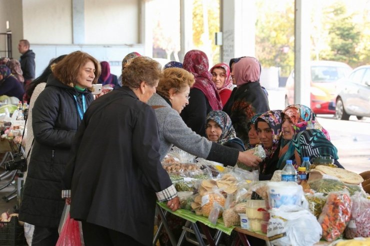 Meram’ın kadın üreticileri doğal ürünleriyle Melikşah Pazarı’nda
