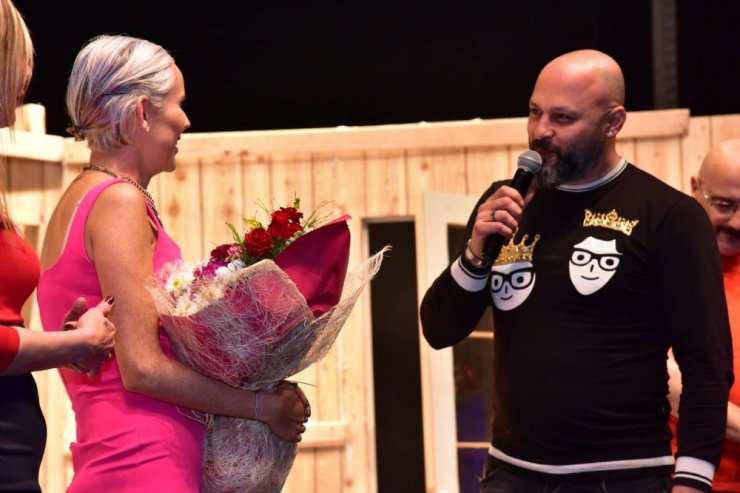 İpek Tanrıyar’a sahnede sürpriz evlilik teklifi