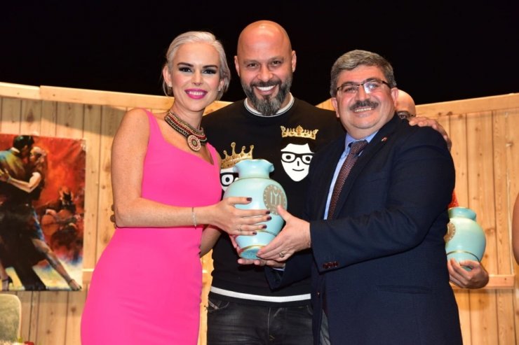 İpek Tanrıyar’a sahnede sürpriz evlilik teklifi