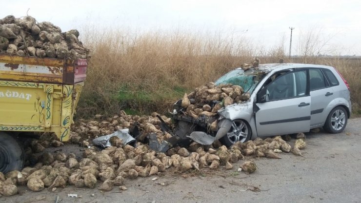 Aksaray’da otomobil römorka çarptı: 1 ölü