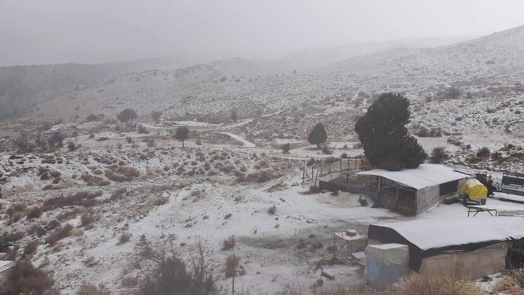 Antalya’nın Kaş ilçesinde yüksek kesimlere kar yağdı