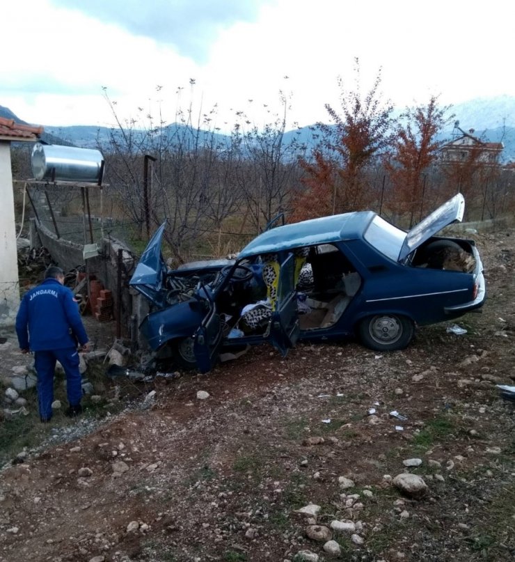 Muğla’da otomobil bahçe duvarına çarptı: 1 ölü, 3 yaralı