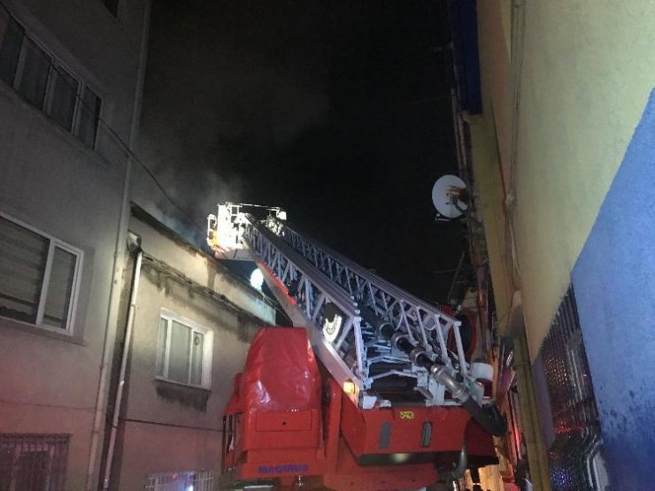 Beyoğlu’nda 5 katlı binada yangın çıktı