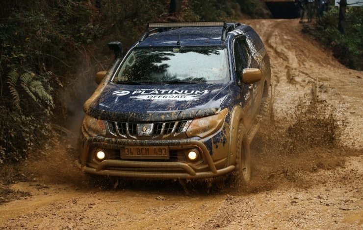 Turkcell Platinum Offroad Challenge ünlülerin akınına uğradı