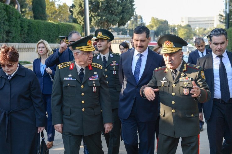 Genelkurmay Başkanı Orgeneral Güler Azerbaycan ve Türk şehitliklerini ziyaret etti