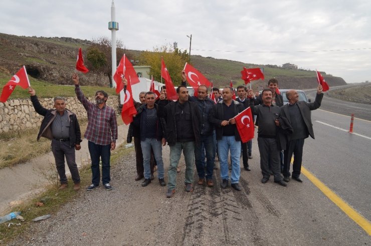 DBP’li belediyenin işten çıkardığı işçiler yürüyüş yaptı