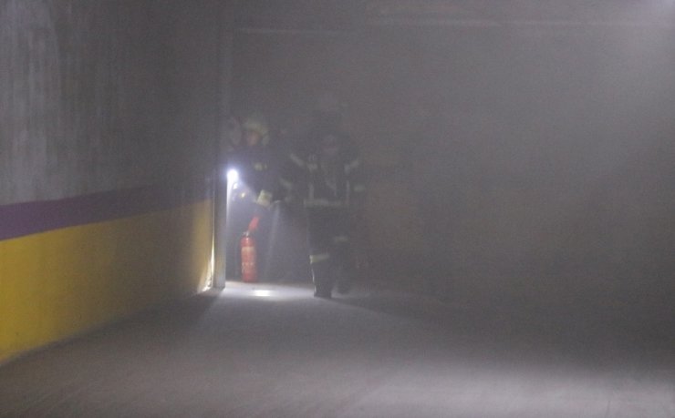Bolu’da 5 katlı otoparkta yangın paniği