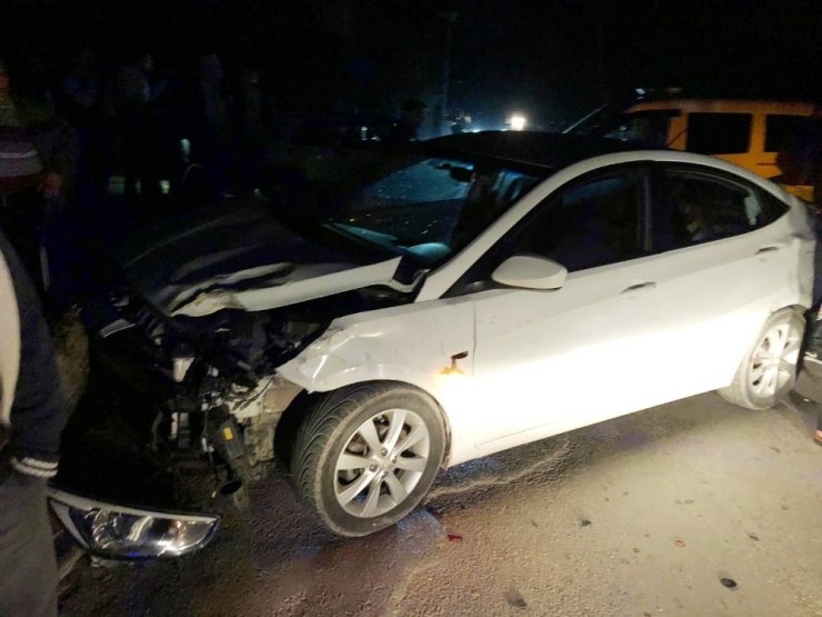 Milas’ta kontrolden çıkan araç trafoya çarptı; 3 yaralı