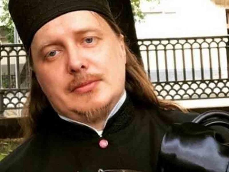 Rus papaz, sosyal medyada paylaştığı lüks yaşam tarzıyla fenomen oldu