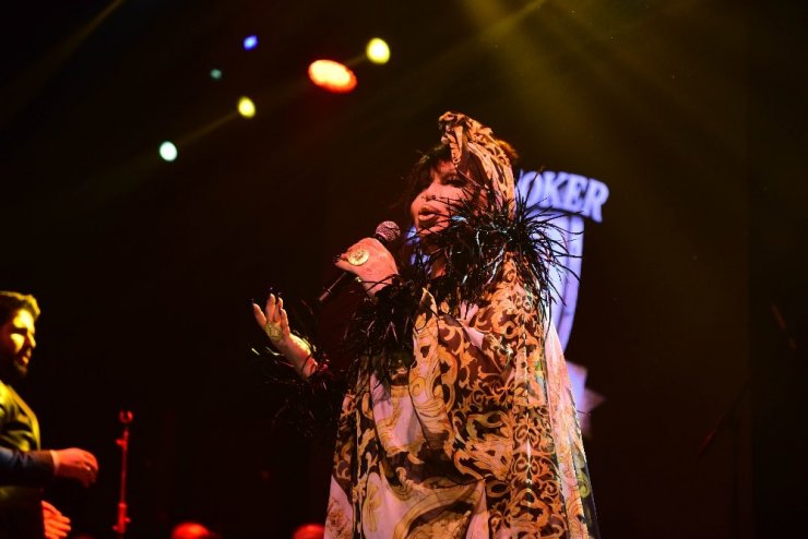 Diva bu kıyafeti çok sevdi