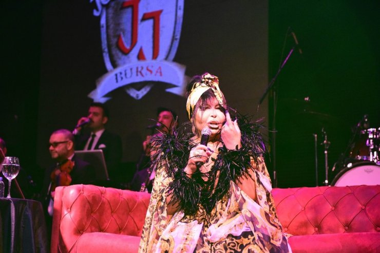 Diva bu kıyafeti çok sevdi