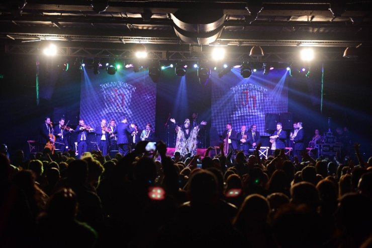 Diva bu kıyafeti çok sevdi