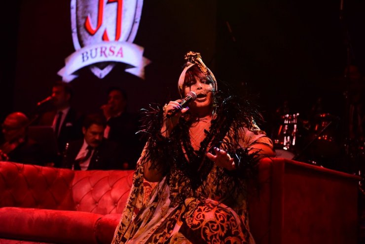 Diva bu kıyafeti çok sevdi