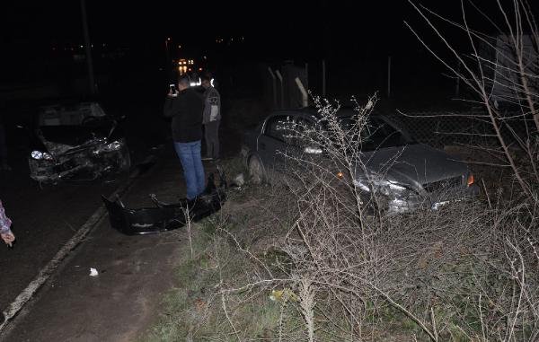 İnegöl'de iki otomobil çarpıştı: 6 yaralı