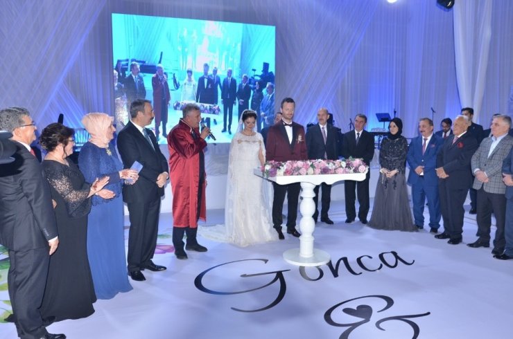 Başkan Sarıalioğlu çiftlerin mutluluğuna ortak oluyor