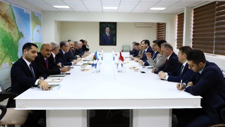 Bakan Pakdemirli, Azerbaycan Çevre ve Doğal Kaynaklar Bakanı Babayev ile görüştü