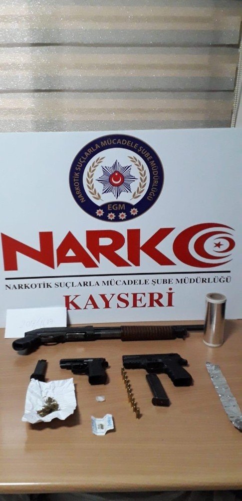 Kayseri polis uyuşturucuya geçit vermiyor: 2 gözaltı