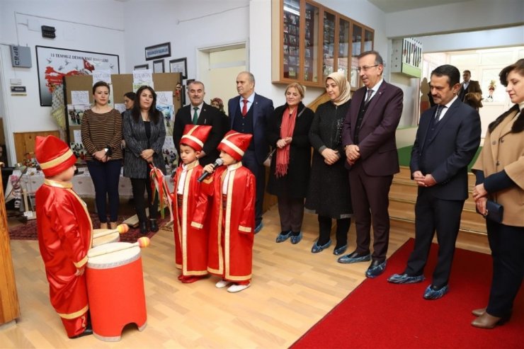 Nevşehir Belediye Başkanı Seçen, yöresel ürünler ve çocuk oyunları şenliğine katıldı