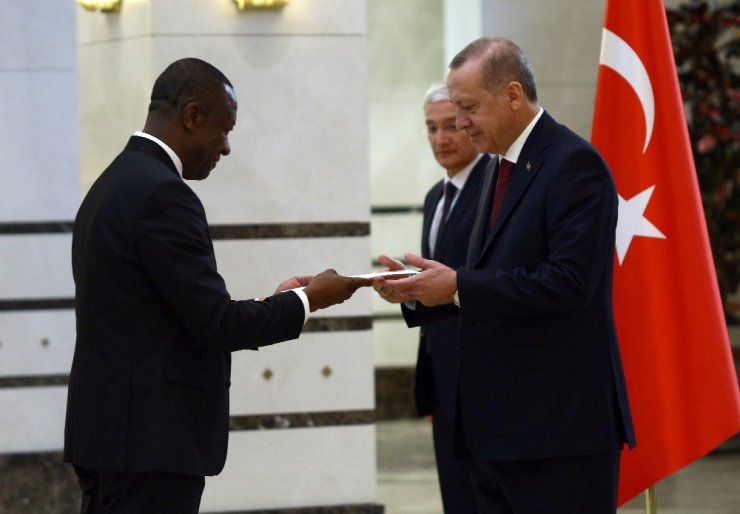 Cumhurbaşkanı Erdoğan, Kamerun Büyükelçisini kabul etti