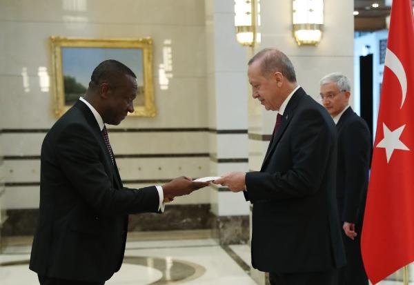 Erdoğan'a, Kamerun Büyükelçisi Victor Tchatchouwo güven mektubu 