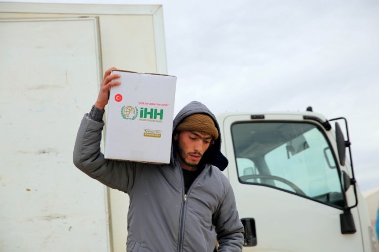 Çadırlarda yaşayan Suriyeli 600 aileye gıda yardımı