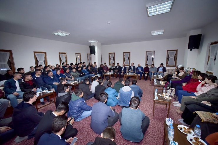 Başkan Altay, “Direnişten Şahlanışa 2023” programında gençlerle buluştu