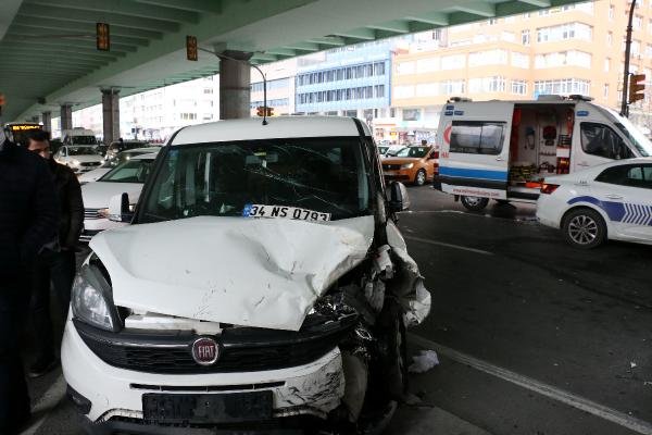 Ambulansla ticari araç çarpıştı: 1 yaralı