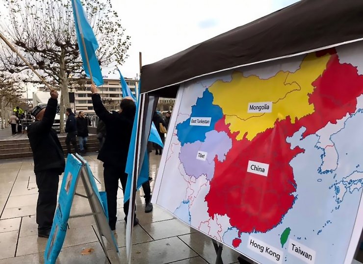 Doğu Türkistan’daki Çin zulmü Frankfurt’ta protesto edildi