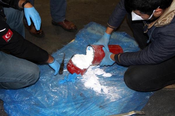 Kapıkule'de TIR'daki yangın söndürme tüpünden kokain çıktı