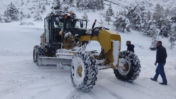 Kardan kapanan 38 köy yolu açıldı