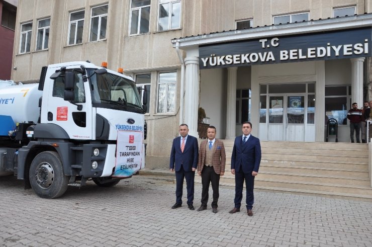 TBB’den Yüksekova Belediyesine kanal açma aracı