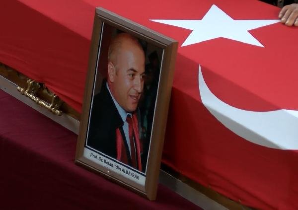 YHT kazasında ölen Prof. Dr. Albayrak, gözyaşlarıyla uğurlandı