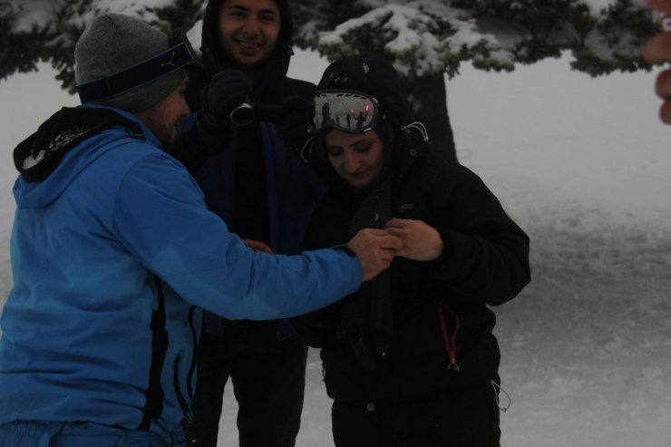 Kayak pistinde inanılmaz evlilik teklifi