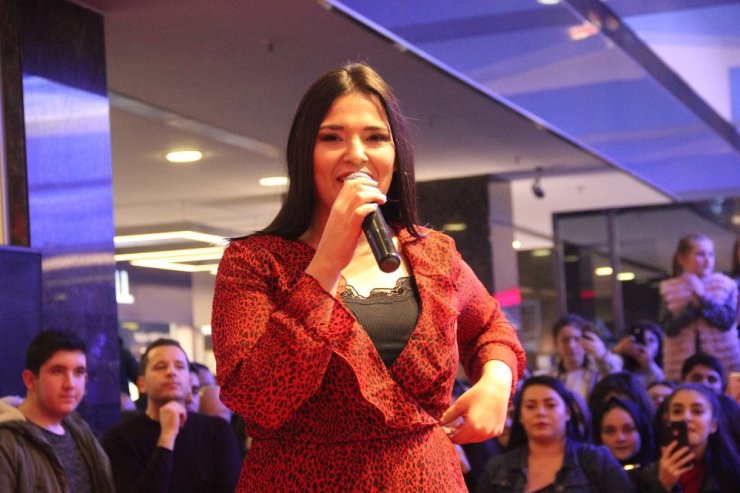 Tuğçe Kandemir Samsun’da hayranlarıyla buluştu