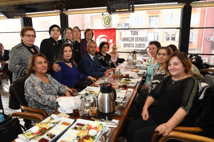Türk Anneler Derneği Isparta Şubesi ihtiyaç sahipleri için bir arada