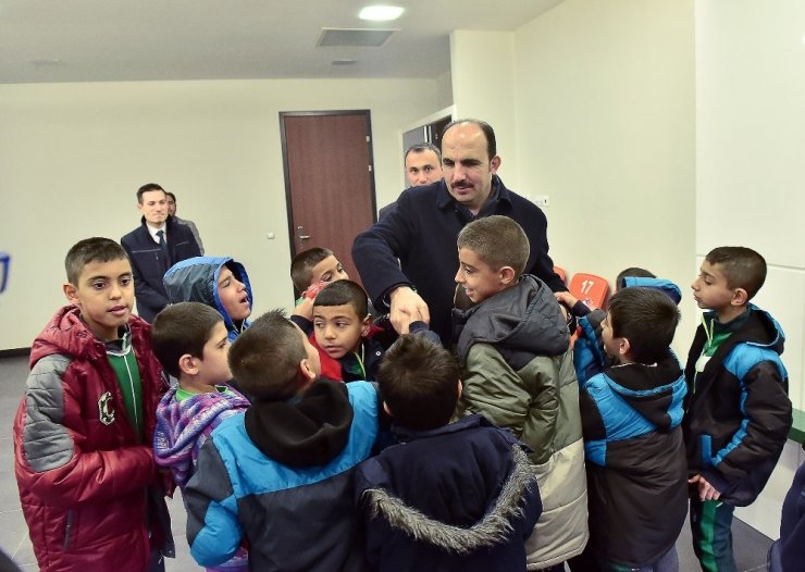 Başkan Altay Konyaspor maçında özel öğrencilerle buluştu