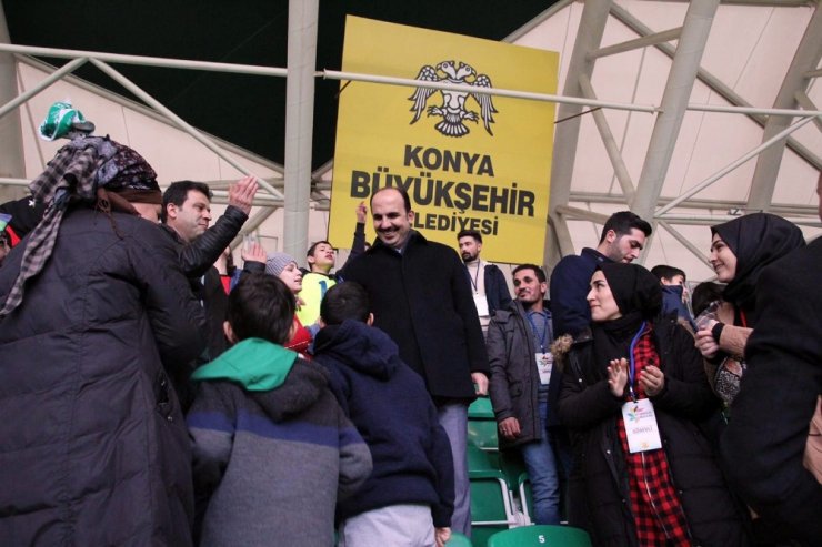 Başkan Altay Konyaspor maçında özel öğrencilerle buluştu