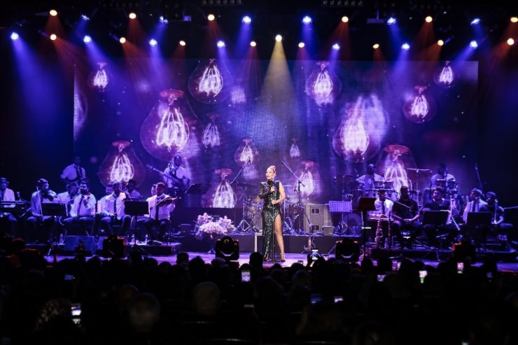 Linet sevenleriyle buluştu