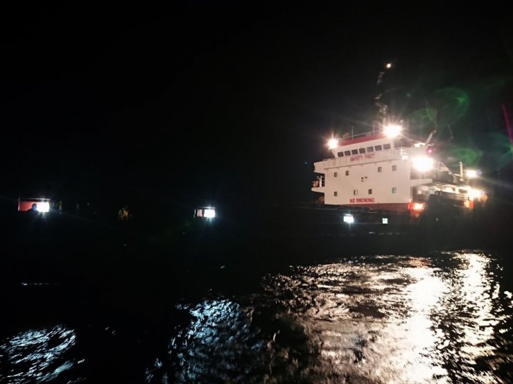 Rahatsızlanan gemi aşçısı deniz ambulansı ile karaya tahliye edildi