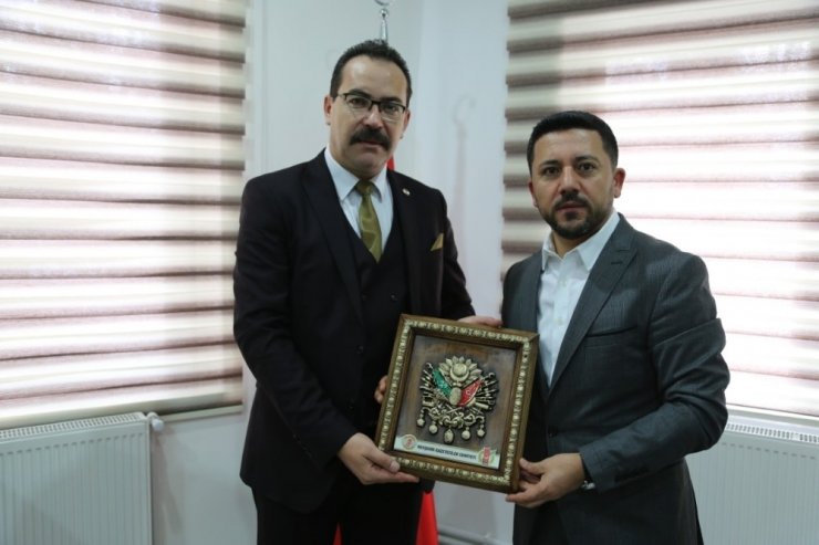 AK Parti Belediye Başkan adayı Arı Nevşehir Gazeteciler Cemiyetini ziyaret etti