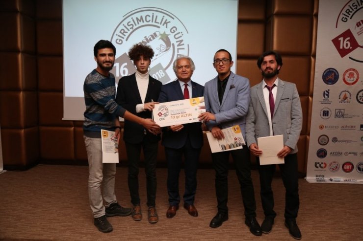 Üniversiteli Girişimcilerin Projelerine ANSİAD’dan Ödül