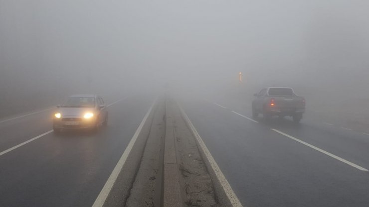 Bolu Dağı’nda sis nedeniyle göz gözü görmüyor