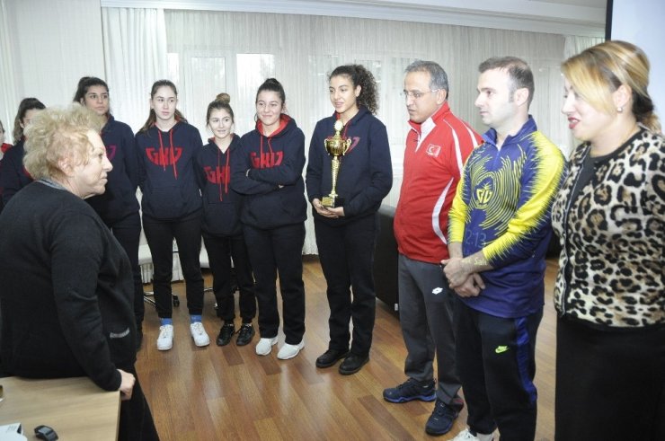GKV’li filenin Gaziantep şampiyonlarına ödül