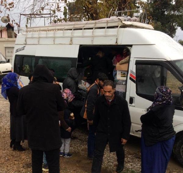 Manavgat'ta 2 minibüste 24 Suriyeli yakalandı