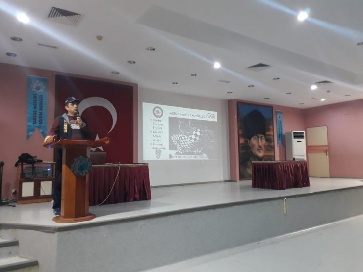 Mersin’de öğrencilere "Güveli İnternet ve Siber Suçlar" semineri