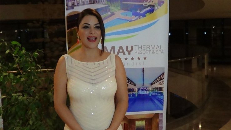 Sandıklı 2019’a ünlü sanatçı Zara ile girdi