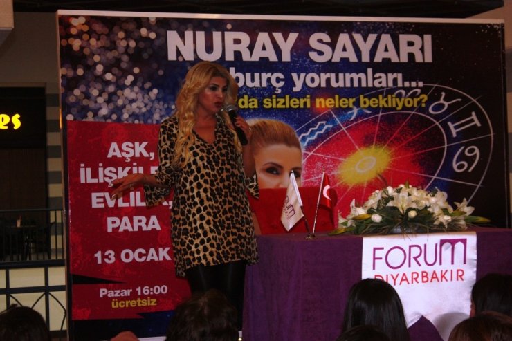 Ünlü astrolog Nuray Sayarı Diyarbakırlı sevenleriyle bir araya geldi